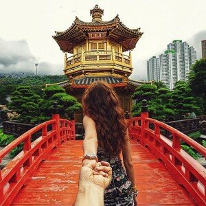Traveling Girlfriend 1 300x300 Coolest Girlfriend Ever Takes BF Around the World